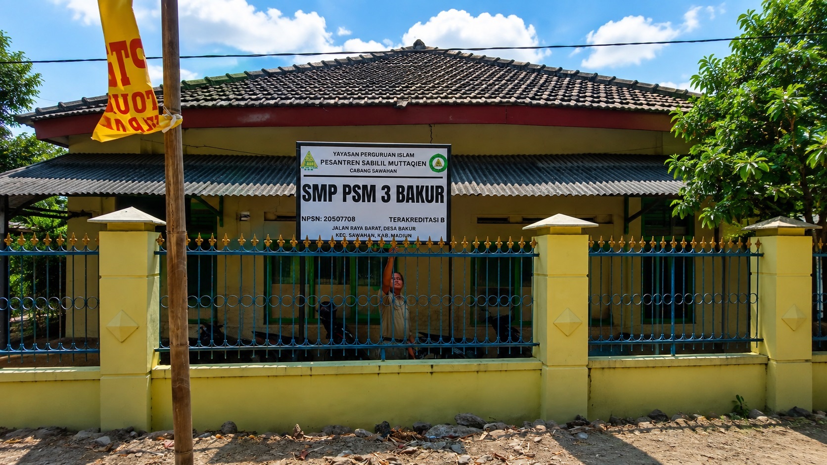 Pemasangan Papan Nama
